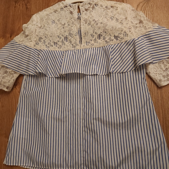 Stunning blouse with lace details - Picture 2 of 9